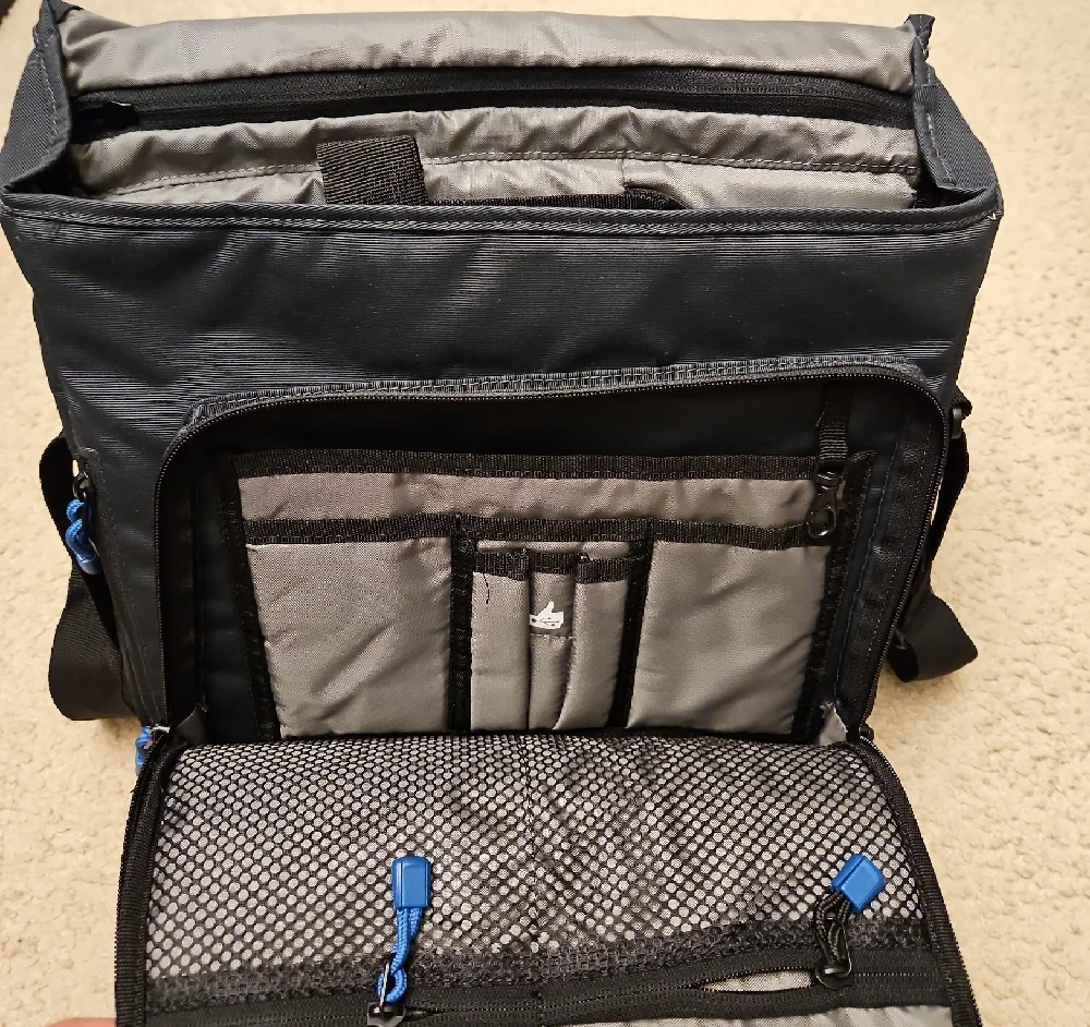 Sleek Black and Blue Messenger Bag | Skooba